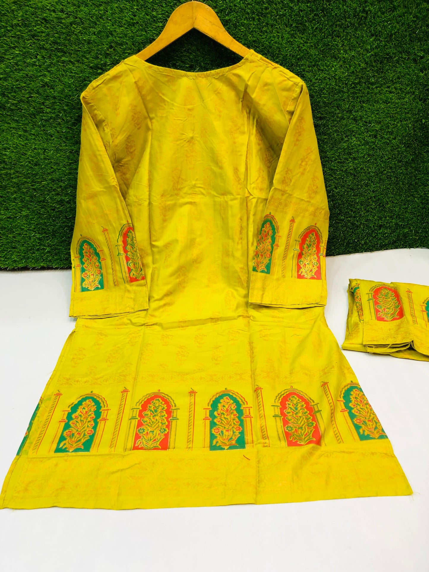 3D Stitched 2-Piece Set Outfit (Mendhi)