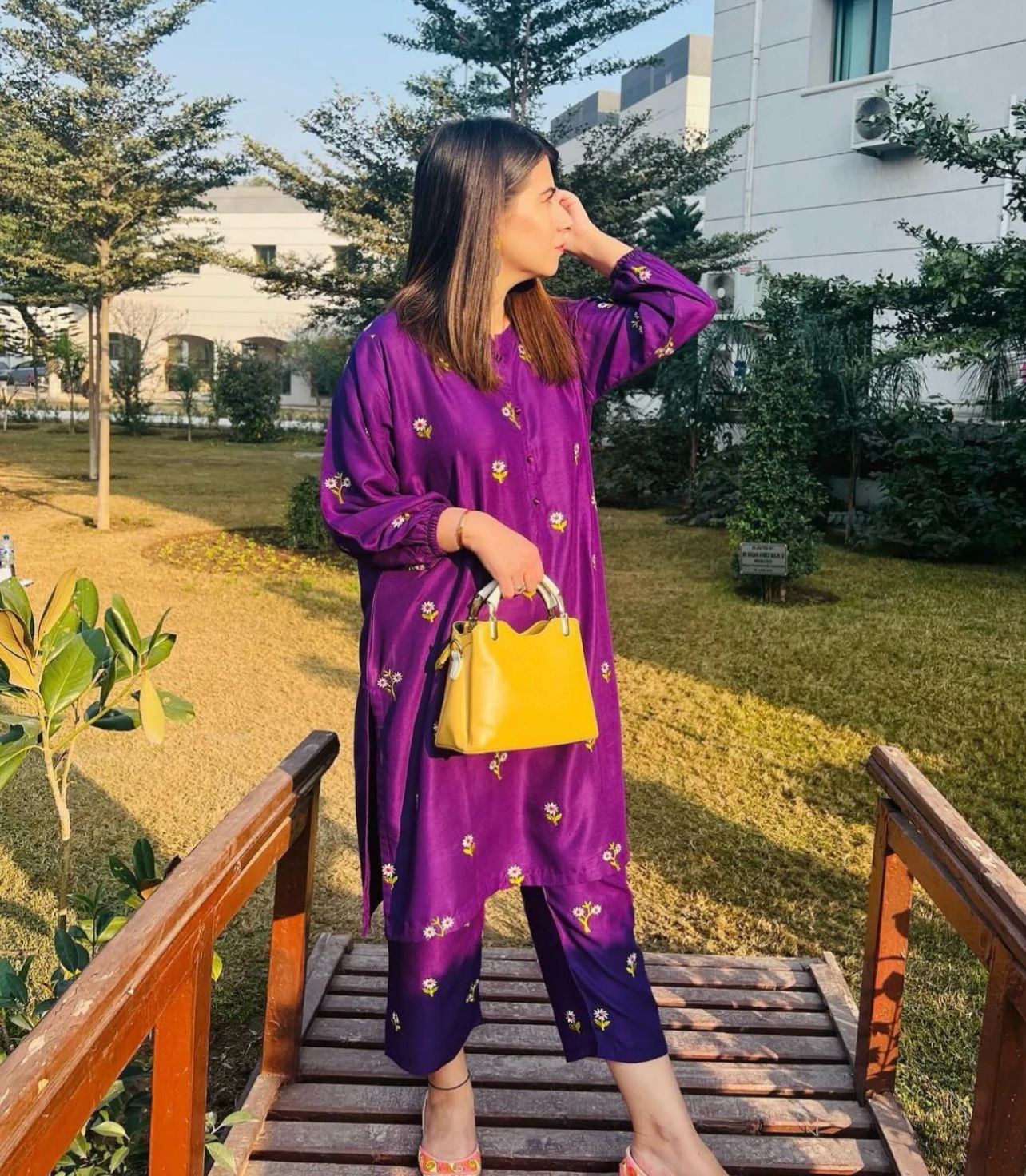 Petal Embroidary 2pcs