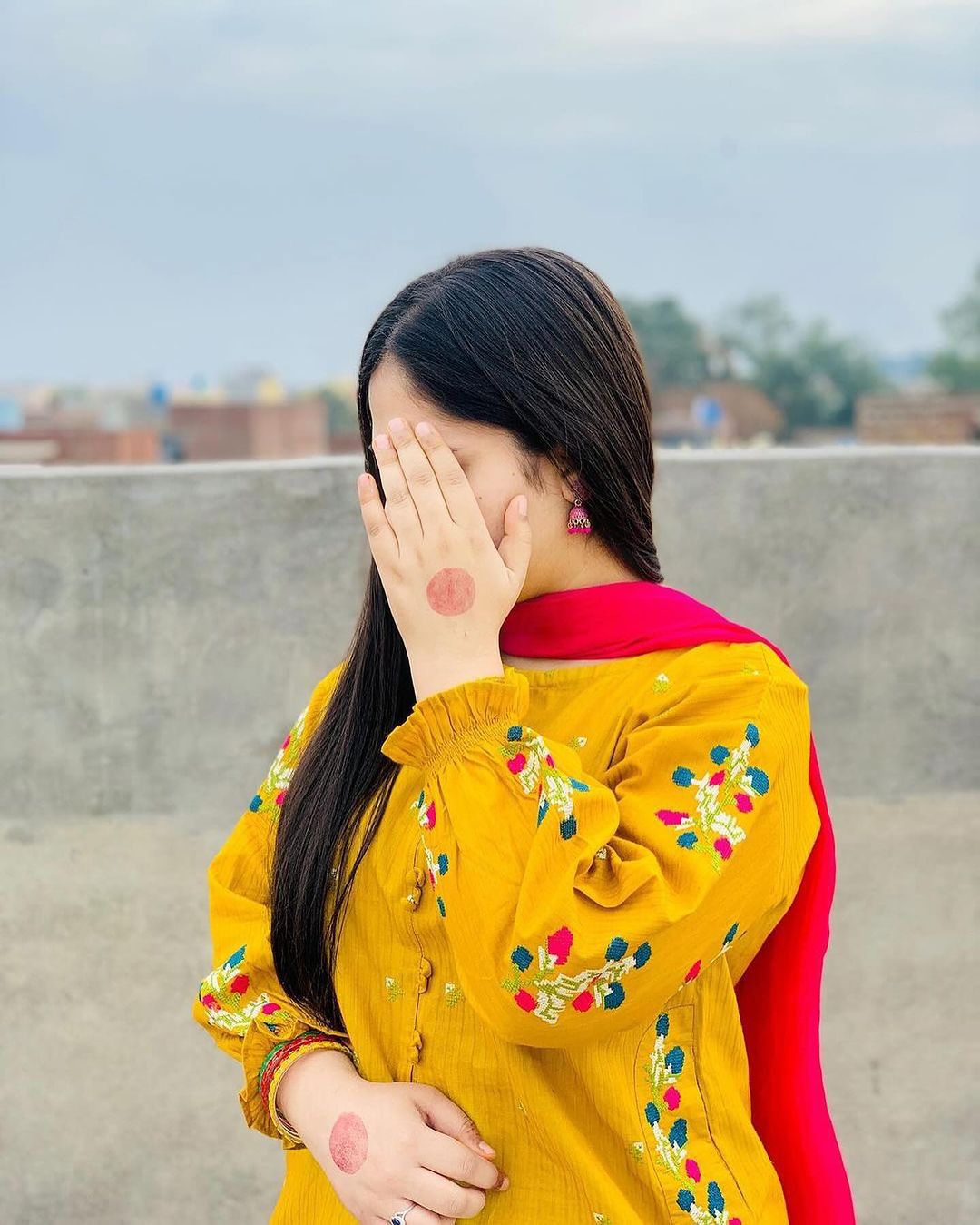 POCKET STYLE EMBROIDERY STITCHED