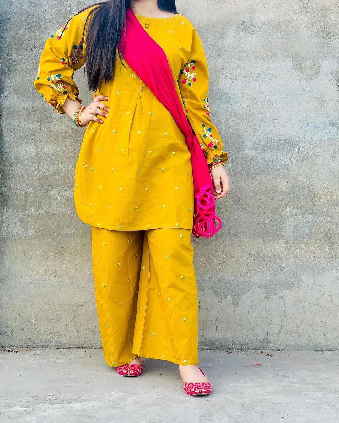 POCKET STYLE EMBROIDERY STITCHED