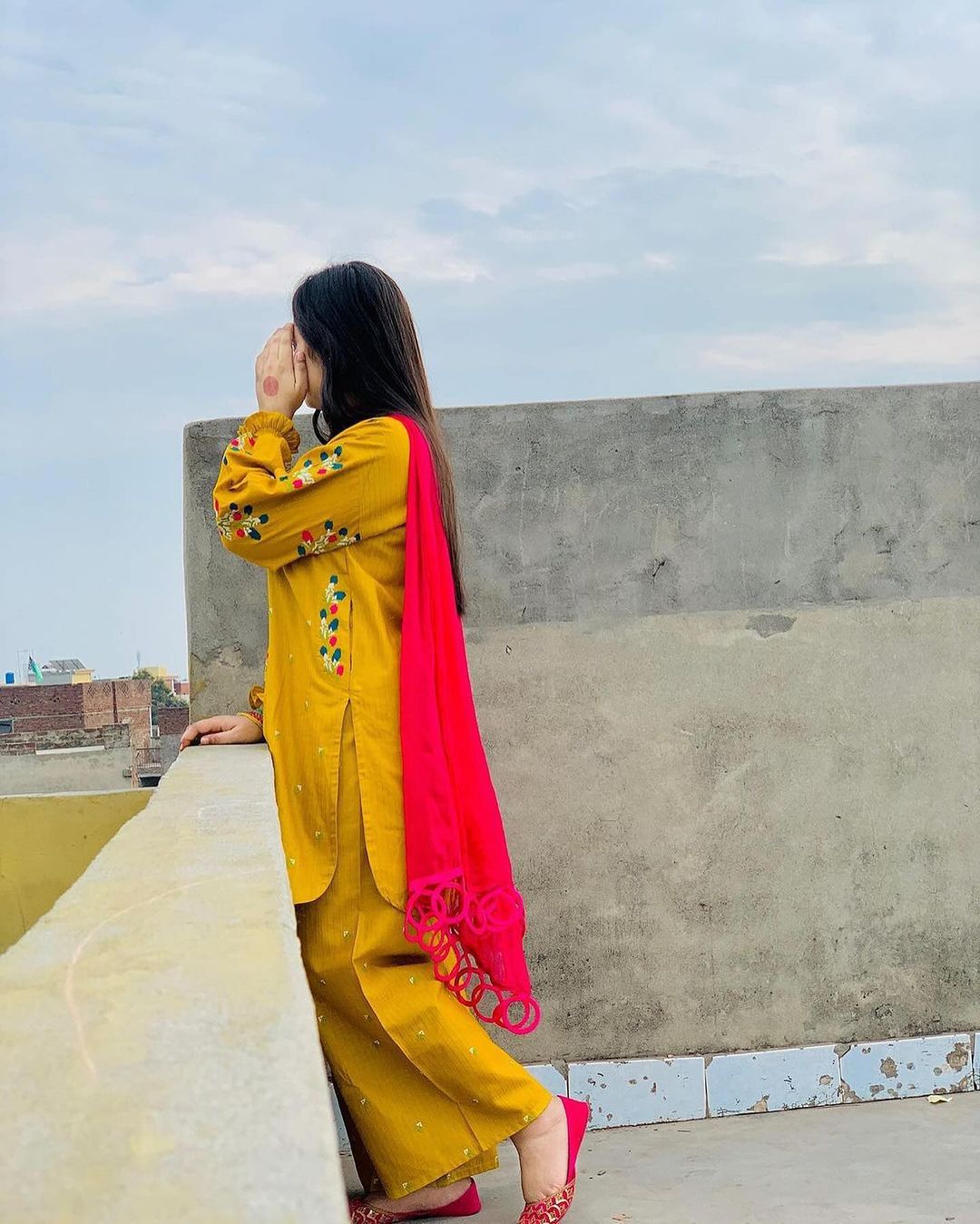 POCKET STYLE EMBROIDERY STITCHED