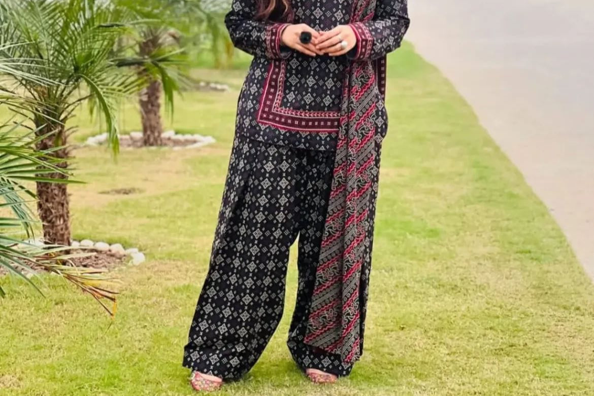اجراک سخن (Farshi Shalwar) 3 pieces fully stitched