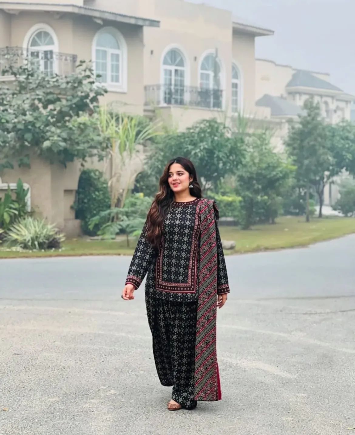 اجراک سخن (Farshi Shalwar) 3 pieces fully stitched